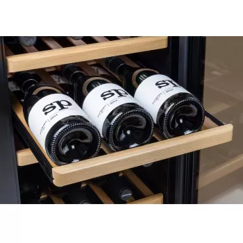 Caso | Garrafeira | WineComfort 24 | Classe de eficiência energética G | Vitrina | Capacidade para 24 garrafas | Tipo de refrigeração tecnologia de compressor | Preto