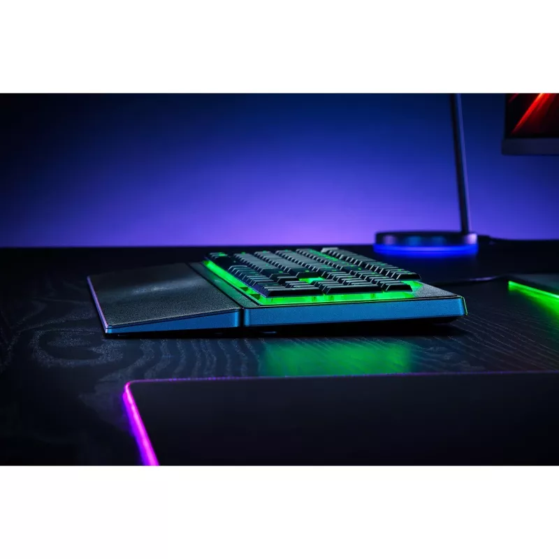 Razer Ornata V3 X teclado gaming, US, com fios, RGB, preto, de membrana silenciosa, com teclado numérico