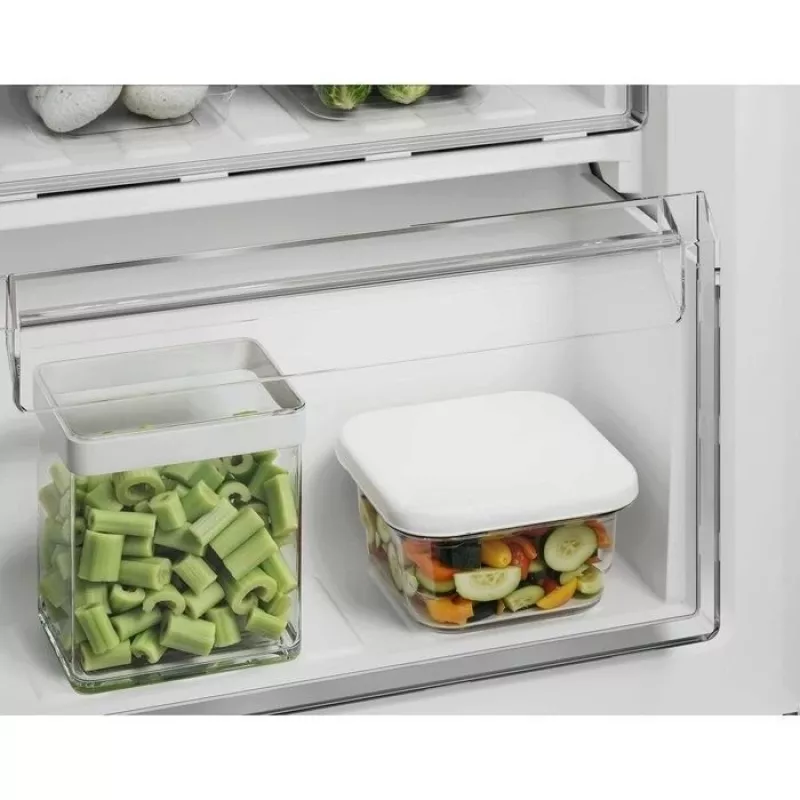 Combinado de encastrar Electrolux ENS3SE18S – aço inoxidável, congelador em cima, porta reversível, classe de eficiência energética E