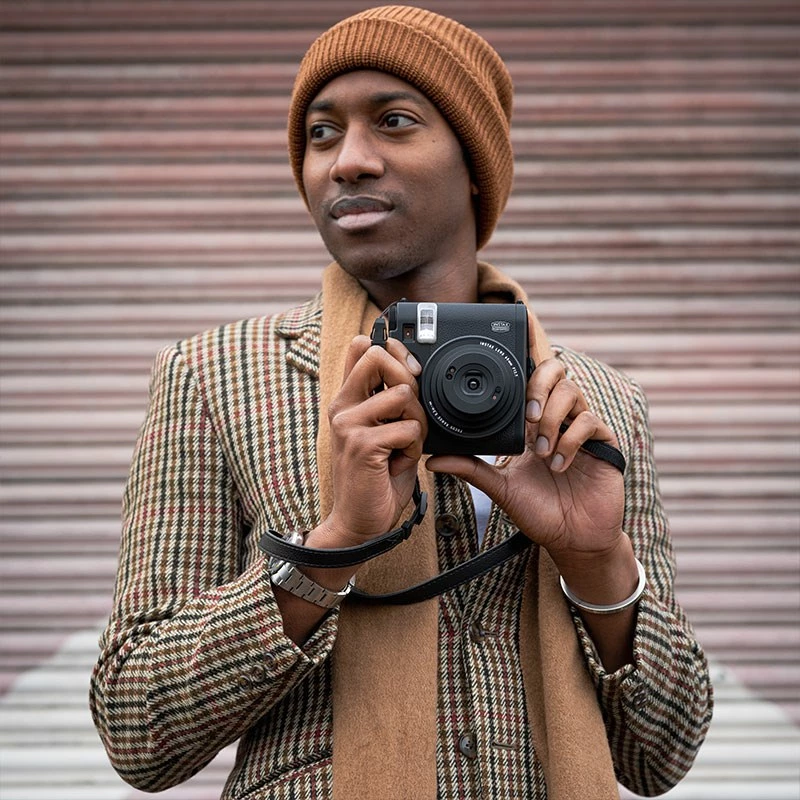 Máquina fotográfica instantânea Fujifilm Instax Mini 99 preta — imagem 62×46 mm, filme 86×54 mm, distância focal 60 mm
