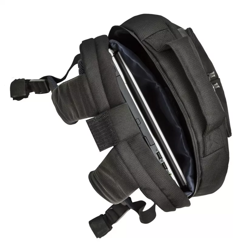 Mochila Rivacase Tegel 8460 preta poliéster
