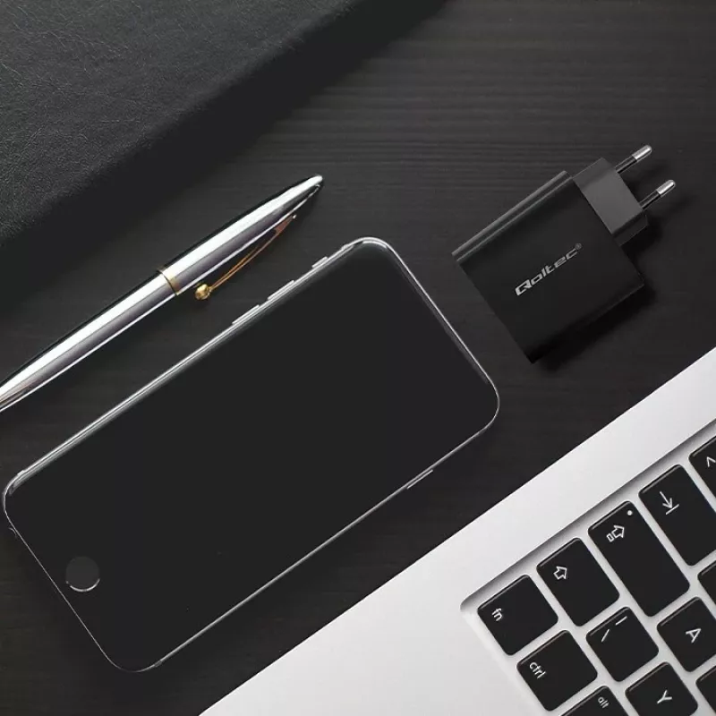 Carregador Qoltec 52381 Super Quick PD | 1xUSB-C | 1xUSB | 90W | 5-20V | 2,4-4,35A | preto