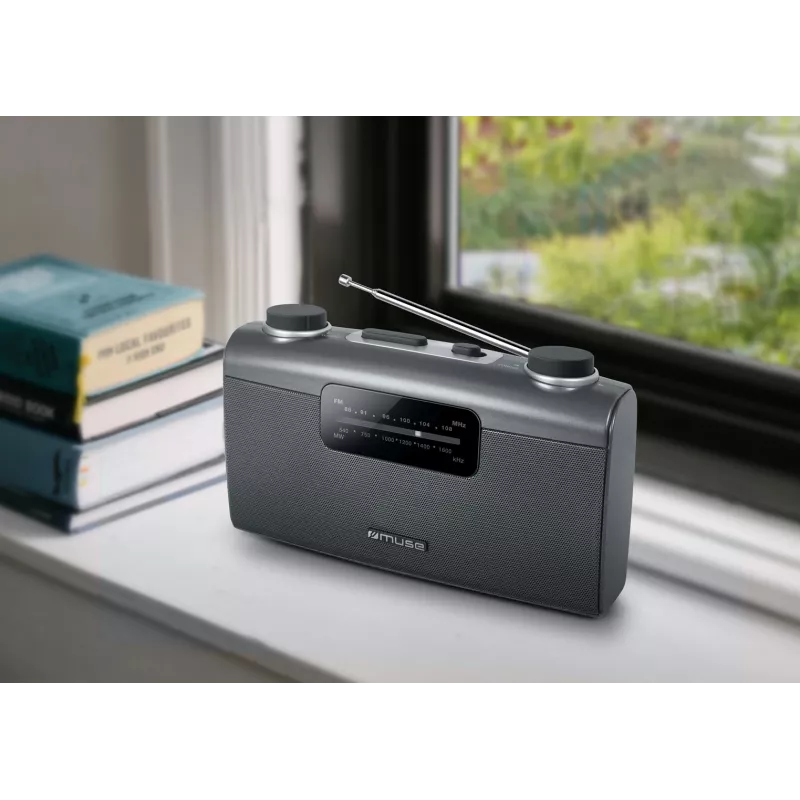 Rádio portátil Muse M-058 R — AM/FM, controlo de volume por botão rotativo, a pilhas ou corrente (230V, 50Hz), Preto/Cinzento