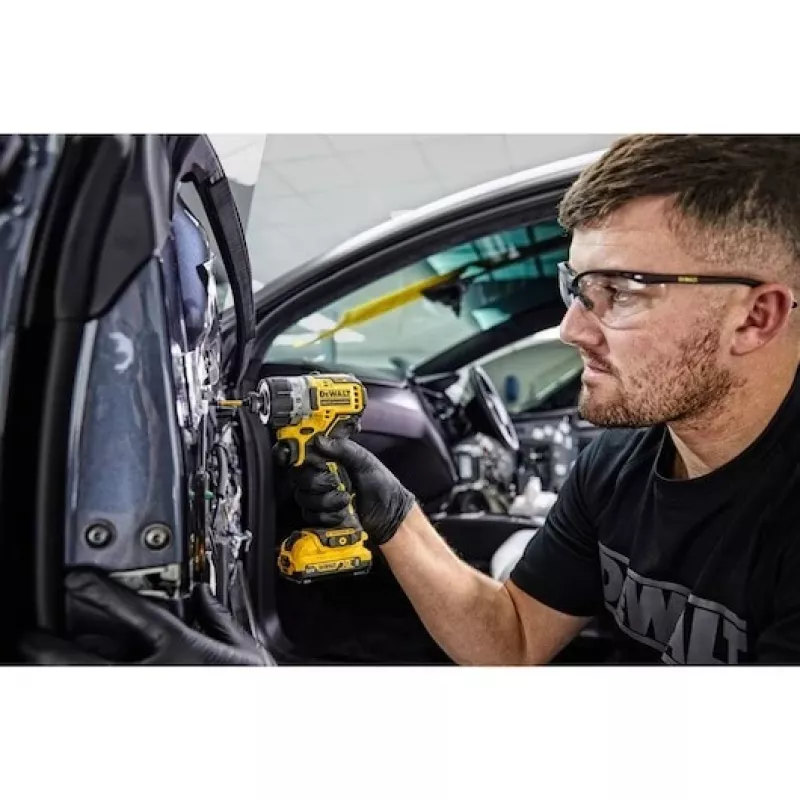 DEWALT. Parafusadeira 12V 1/4 DCF601D2 8Nm 2x2,0Ah