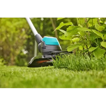 Gardena EasyCut 23/18V Ready-To-Use Set - Corta-relvas - Bateria 2 Ah - Largura de corte: 230 mm - 2,4 kg (14700-20)