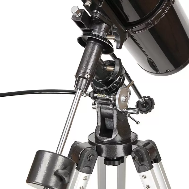 Telescópio refrator Skywatcher BK 1309 EQ2 — abertura 130 mm, distância focal 900 mm
