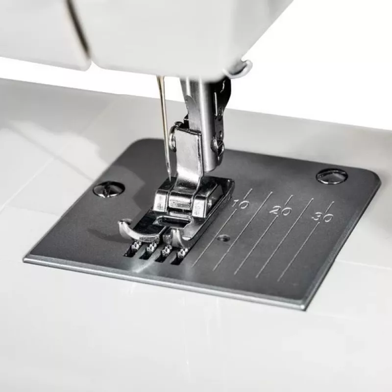 Máquina de costura ŁUCZNIK Karina 910