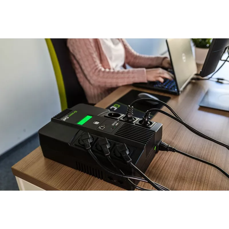 UPS Green Cell UPS06, line-interactive 600 VA (360 W), 6 saídas AC, LCD, USB, RJ-45, bateria 12 V 7 Ah