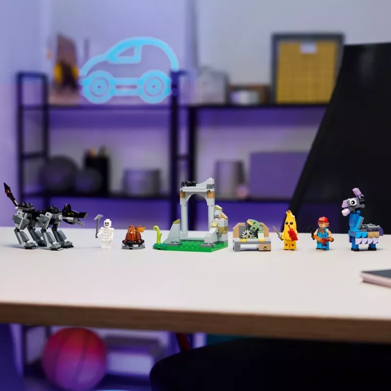 LEGO FORTNITE 77075 Acampamento do Peely & Sparkplug