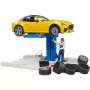 BRUDER Car Service Center bworld 62112 com conjunto de brinquedo roadster, figuras de acessório e elementos de oficina