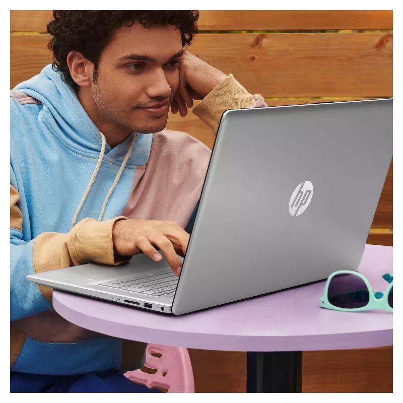 Portátil HP 17-cn3659ng A2TZ2EA#ABD 43,9 cm (17,3) 1920x1080 - Intel Core i5 1334U - 512GB SSD - sem GPU - HDMI/USB-C - sem sistema operativo - prateado (A2TZ2EA#ABD)
