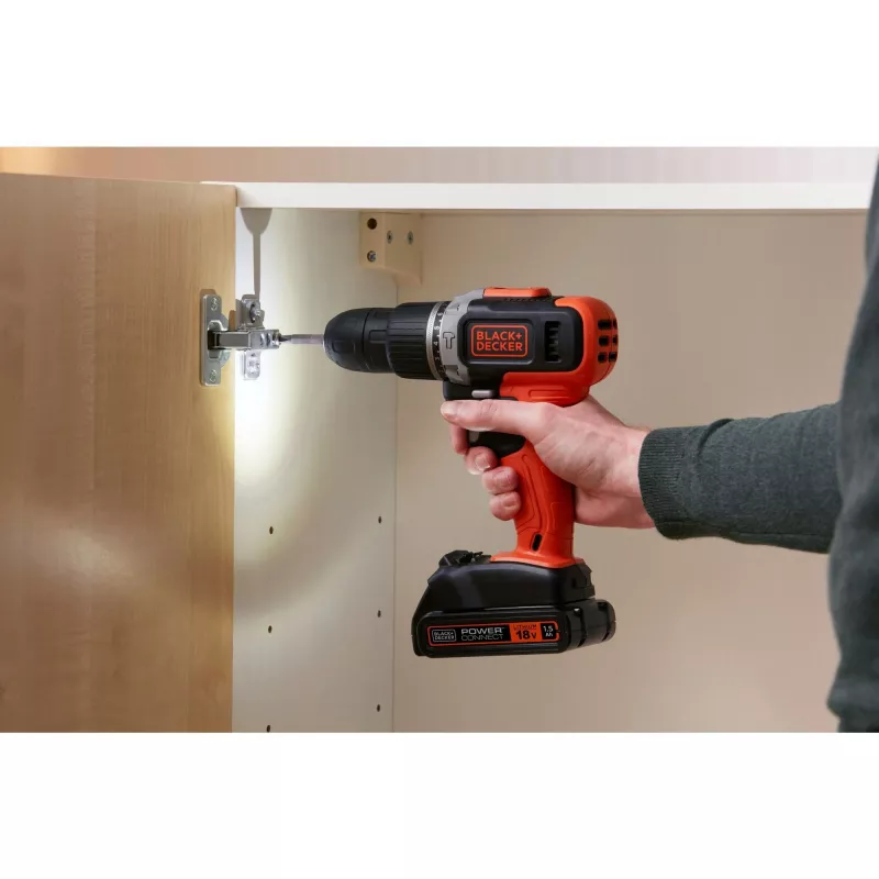 Aparafusadora de impacto com bateria BCKSB02, 18 Volt (laranja/preto, bateria de iões de lítio 1,5 Ah, caixa de armazenamento, conjunto de 62 acessórios)