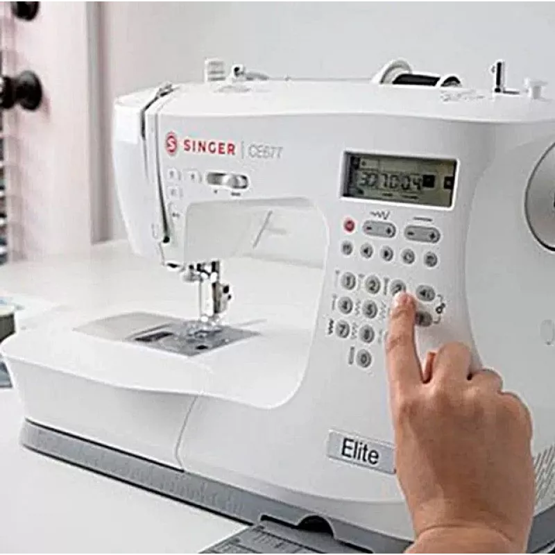 Máquina de costura SINGER CE677