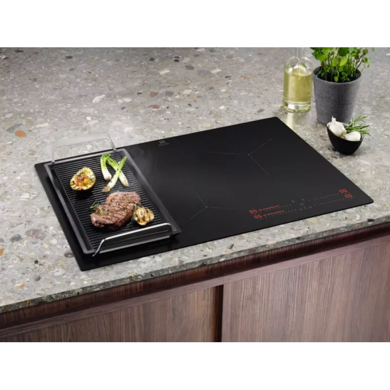 Placa de indução de encastrar Electrolux EIS87453IZ — 77 cm, 4 zonas (210/210/145/240 mm), comandos táteis de vidro, bloqueio para crianças