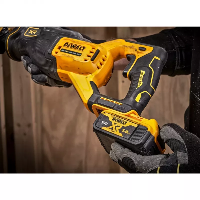 Serra sabre DeWALT DCS382N-XJ