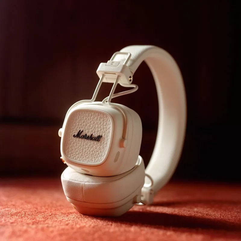 Auscultadores over-ear Marshall Major V creme
