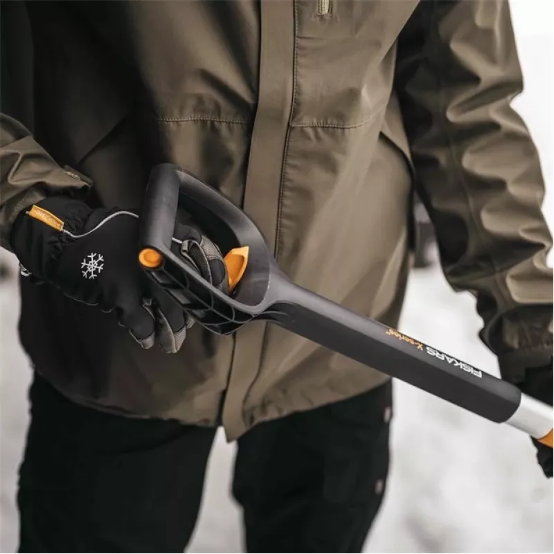 Pá de neve automóvel Fiskars com cabo telescópico X-SERIES