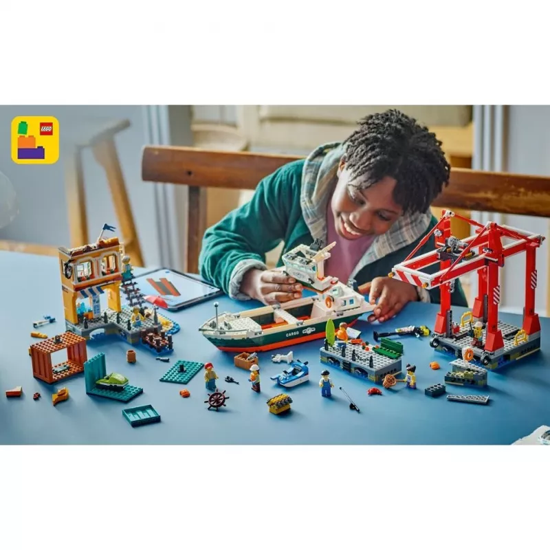 LEGO CITY 60422 Porto à Beira-Mar com Navio de Carga