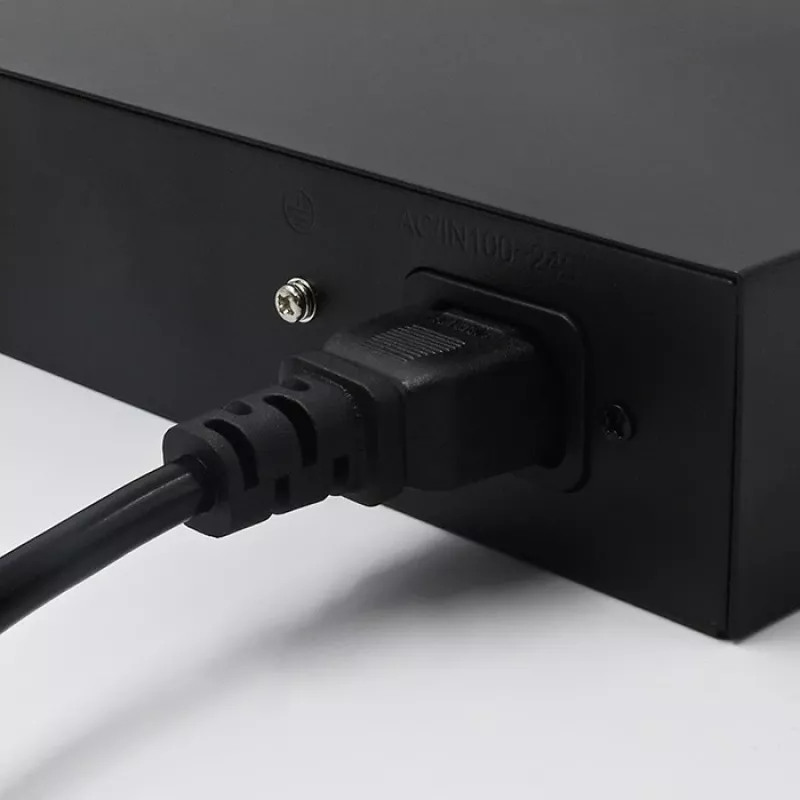 Switch de rede QOLTEC Fast Ethernet PoE 8xRJ45 com 2xRJ45 uplink