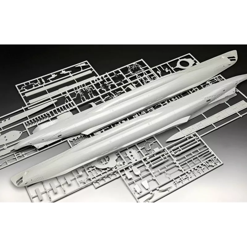 Maquete plástica REVELL Submarino alemão Tipo VII C/41 1:72