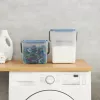 Recipiente para líquidos de limpeza Rotho Basic 4,5 l modelo 1770201100RP, tecnopolímero transparente com tampa e orifício de suspensão