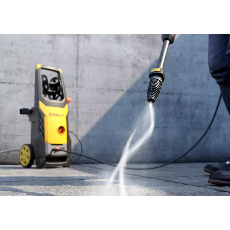Lavadora de alta pressão STANLEY SXPW16E — formato vertical, 1600 W, 125 bar, 420 l/h, bomba de alumínio