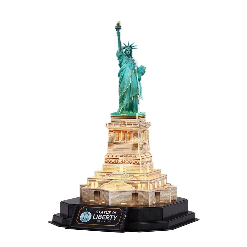 Puzzle 3D CubicFun 306-L536H Estátua da Liberdade Night Edition — kit de montagem com iluminação LED