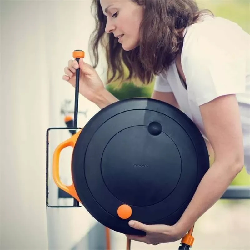Fiskars 1020448 Suporte para mangueira metal preto