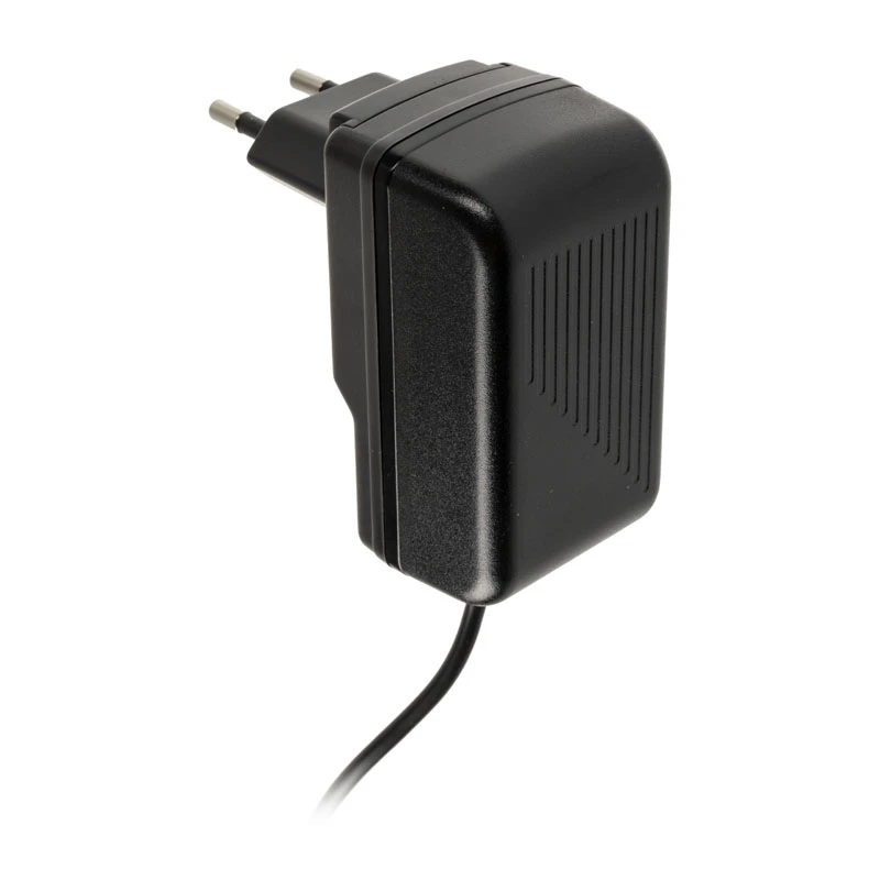 Carregador rápido AC de interior Akasa AK-PK15-02CM — 15W, USB-C 3A, cabo de 1,5 m, preto