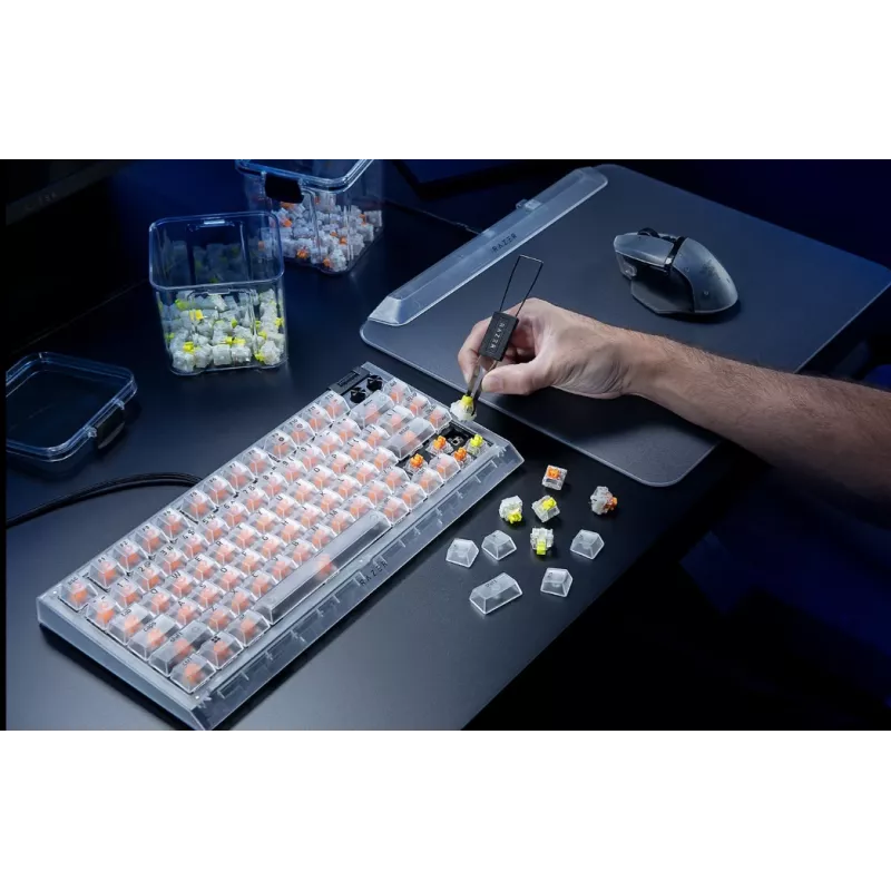 Teclado mecânico gaming hot-swappable Razer | BlackWidow V4 75% | Teclado gaming | Com fios | US | Phantom White Edition | USB Type-C | Razer Mechani