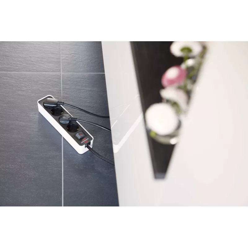 Régua de tomadas Brennenstuhl Ecolor 4 tomadas [superfície polida, cabo de 1,5 m, branco/preto]