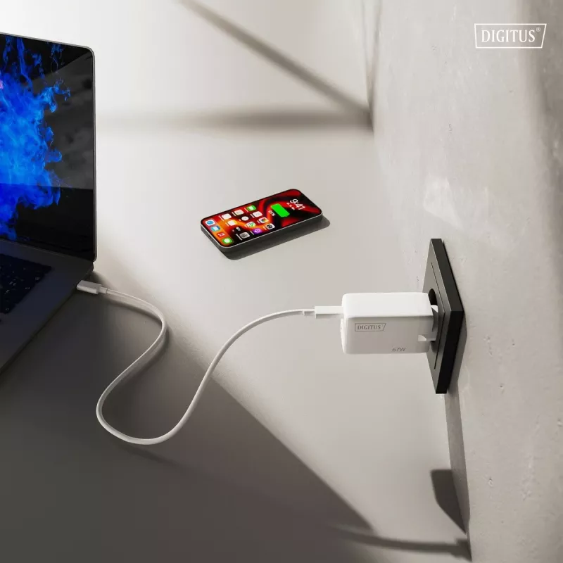 Carregador de parede DIGITUS DA-10303 67W GaN, 2× USB-C + 1× USB-A, 100–240V, branco