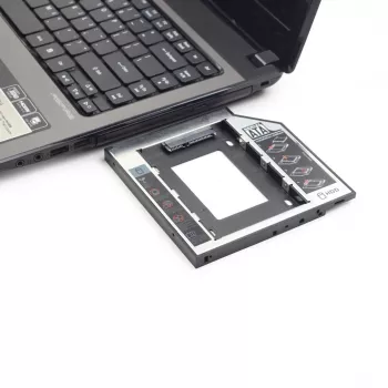 Gembird MF-95-01 Moldura de montagem fina para unidade de 2,5 polegadas em baia de 5,25 polegadas