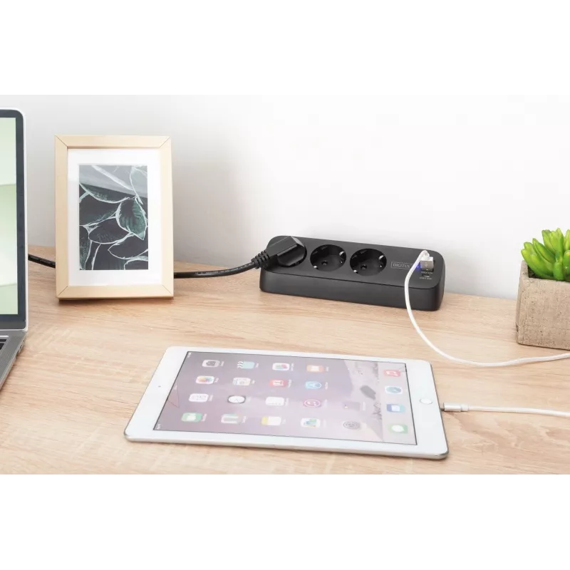 Extensão elétrica DIGITUS 3 tomadas com 2×USB-A & 1×USB-C, 3 tomadas AC tipo E/F, cabo de 1,5 m, preto