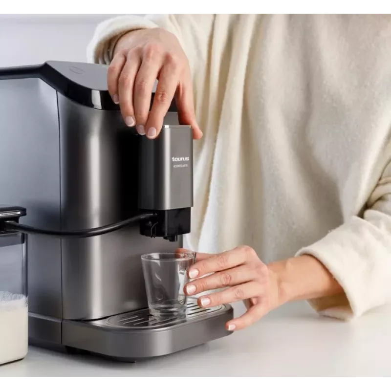 Máquina de café expresso Taurus Accento Latte automática, moinho integrado, depósito de água de 1,5 L, entrada de grãos de café