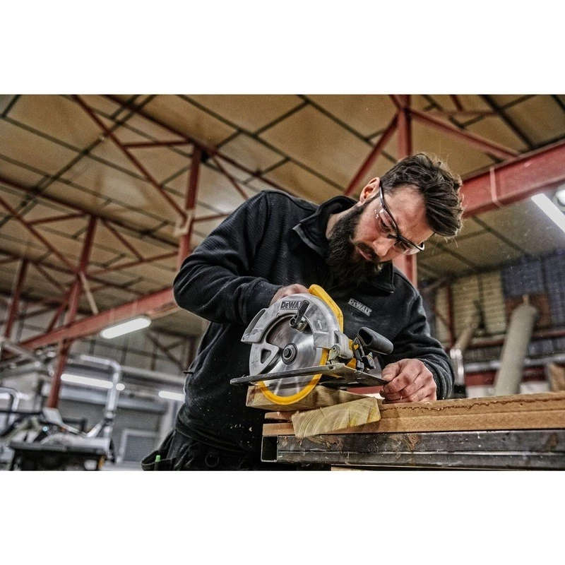 Serra circular manual DeWALT DWE560, 1350 W, lâmina de 184 mm, 5500 rpm, amarela/preta