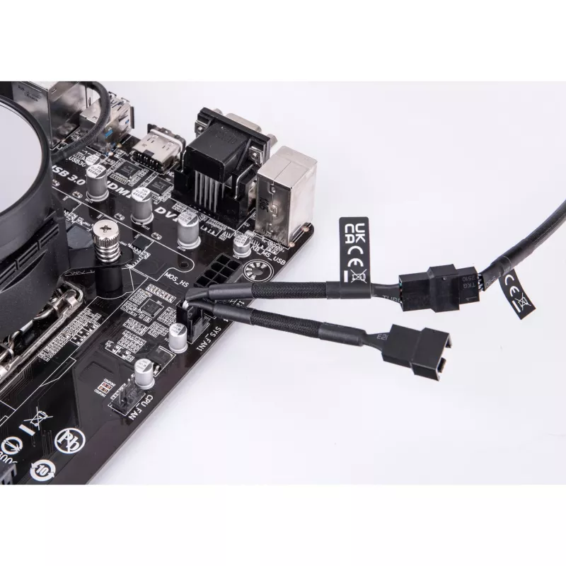 Cabo em Y para ventoinha PWM THERMALTAKE Tt Mod AC-060-CO1OTN-F1 4-Pin, pack de 3