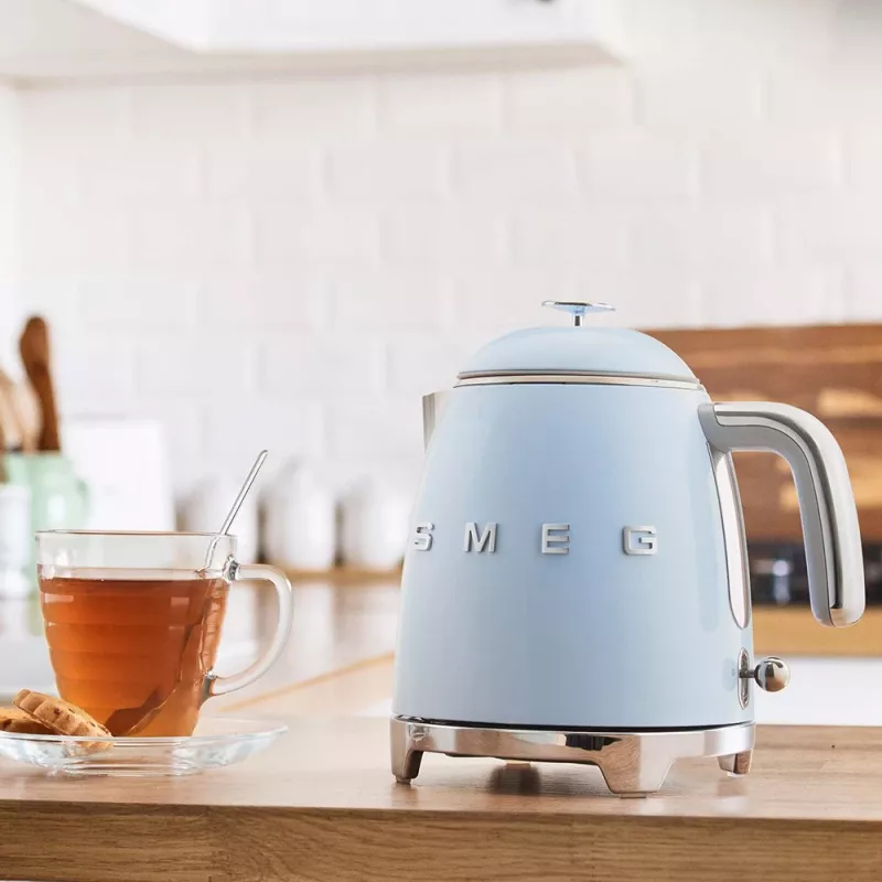 SMEG Chaleira elétrica Mini 0,8 l Azul-pastel KLF05PBEU