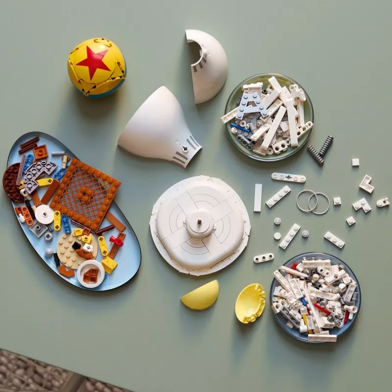 Brinquedo de construção LEGO Ideas Modelo 21357 — Luxo Jr., 613 peças, 290×140×110 mm