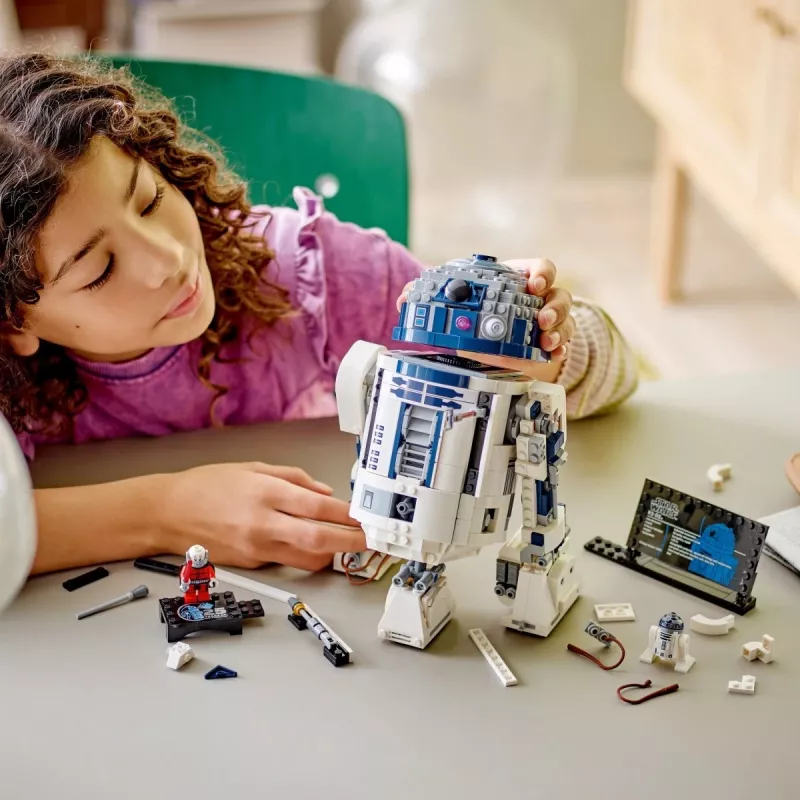LEGO Star Wars 75379 R2-D2 conjunto de construção com minifigura de Darth Malak, 1050 peças, 10+