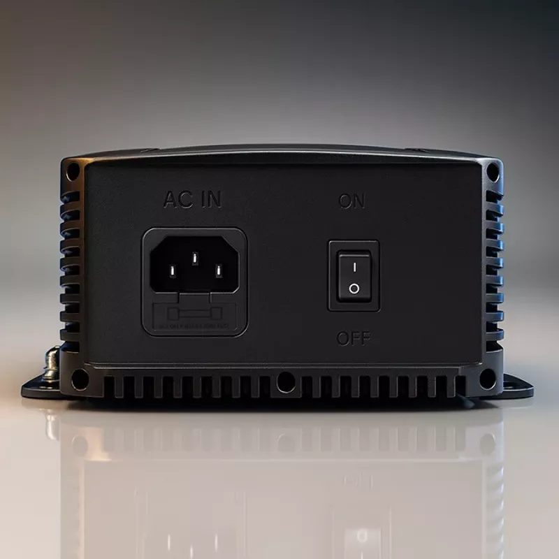 Qoltec 51952 carregador inteligente Monolith para baterias LiFePO4/AGM/GEL/SLA, 10 A, 24 V