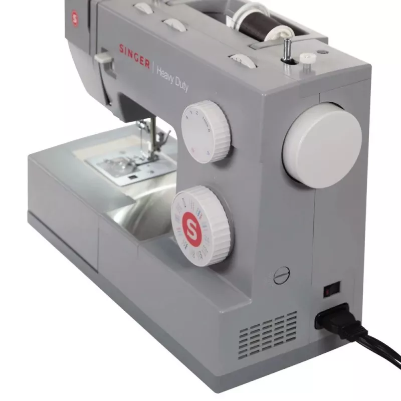 Máquina de costura SINGER Heavy Duty 4432 — elétrica, 32 pontos, casa de botão em 1 passo, braço livre, cinzento