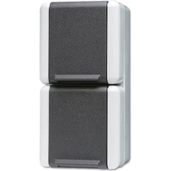 Tomada JUNG 822 W, 250 V 16 A, dimensões 75×58×151 mm, cor preto/branco
