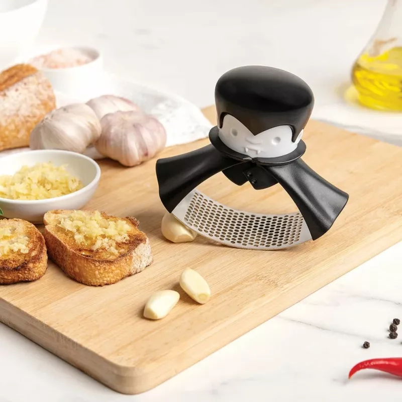 Espremedor de alho de mesa Ototo Design Rockula plástico aço inoxidável preto branco