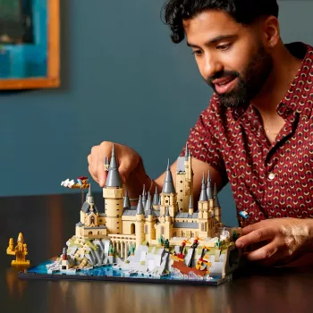 LEGO 76419 Harry Potter Castelo de Hogwarts e Terrenos, grande conjunto para adultos com locais icónicos: Grande Salão, Câmara dos Segredos e mais, Dia dos Namorados