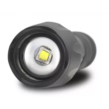 Lanterna everActive FL600 — 600 lm, 10 W, corpo em alumínio, IPX4, 130 mm, 3×AAA, vermelho