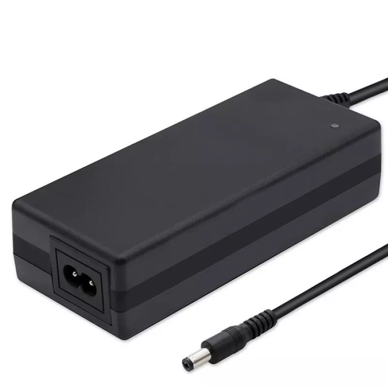 Carregador Qoltec 50760 para baterias de e-bike 36V | 42V | 2A | 5,5*2,1