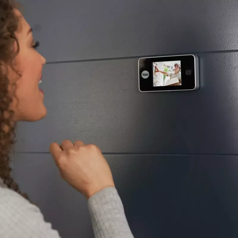 Óculo mágico digital Yale 45-0500-1432-00-6011 — LCD 8,13 cm, ângulo de visão 105°, ângulo 110°, preto, 2×AAA