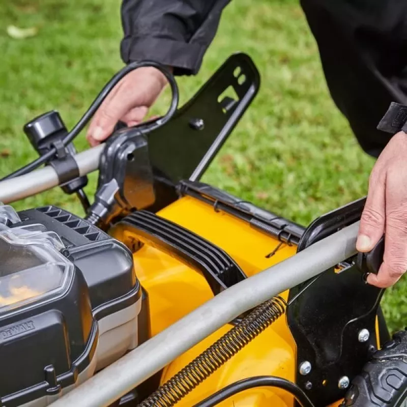 Corta-relvas DeWALT DCMW564P2-QW