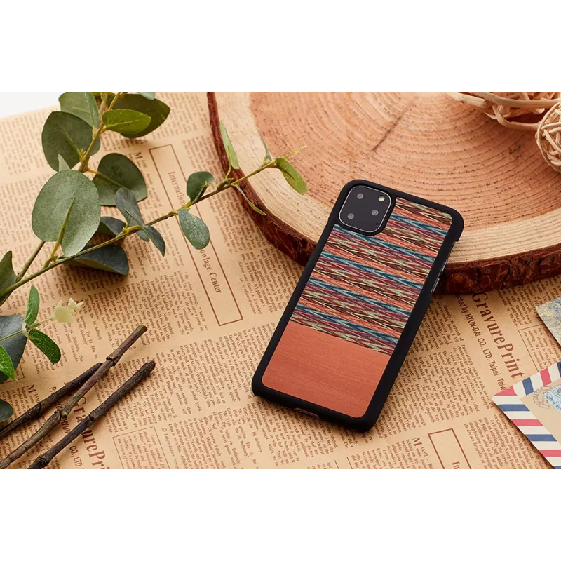 Capa para smartphone man and wood para iPhone 11 Pro – padrão xadrez castanho com rebordo preto